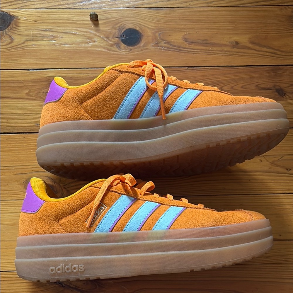 7.5 Adidas Court platform sneakers
